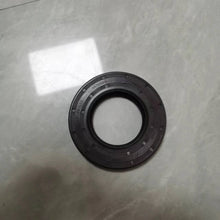 Load image into Gallery viewer, 1st shaft oil seal 8870829 for daily 4x2 2840.6 gearbox
